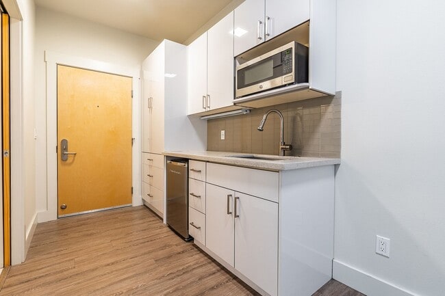 Interior Photo - 1722 Summit - ANEW