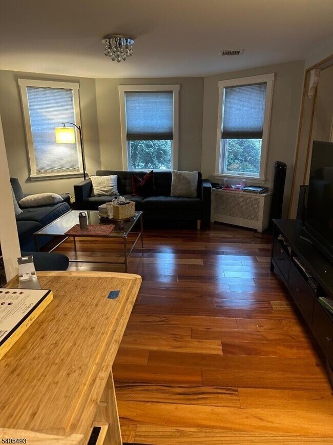 Building Photo - 200 Claremont Ave