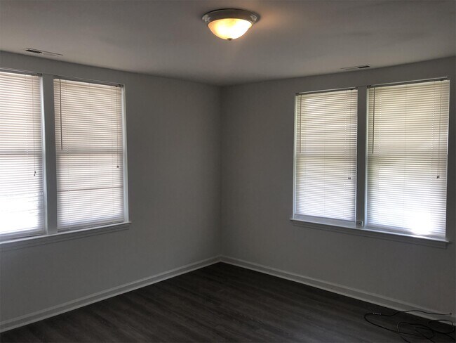 Foto del edificio - 309 Rogers Lake Rd