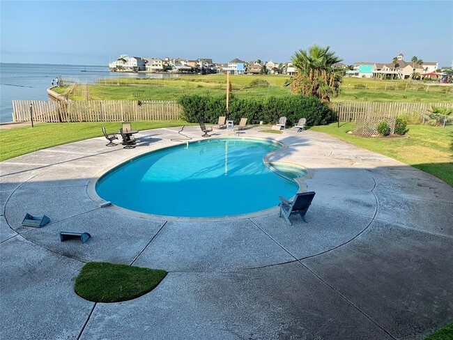 Building Photo - 500 Tiki Dr