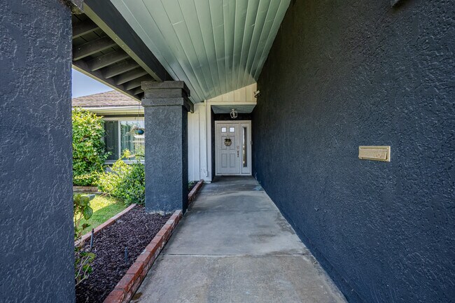Foto del edificio - 15634 Wharff Ln