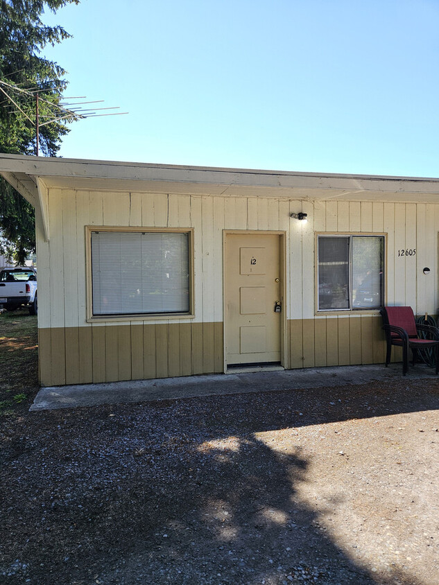 Primary Photo - 1 bedroom duplex close to shopping