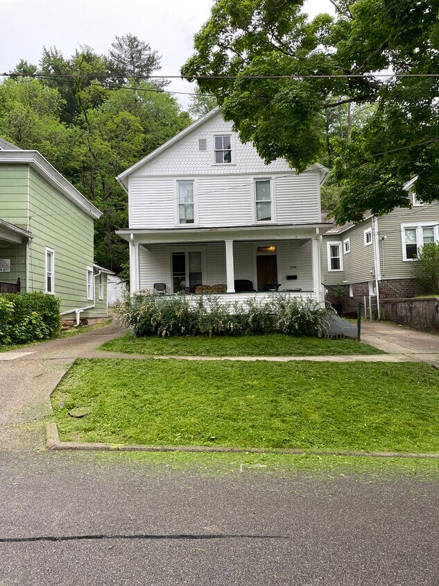 Foto principal - 128 N Congress St