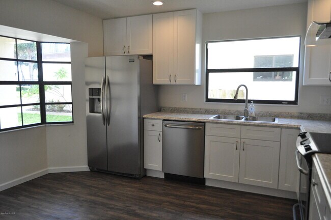 Building Photo - 165 Seawind Dr