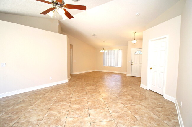 Foto del edificio - Spacious 3-Bedroom Home in Gulf Breeze wit...