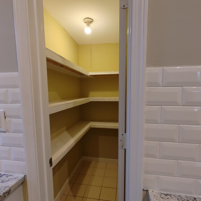 Foto del edificio - 14200 Harbour Pl