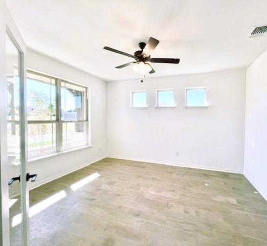 Foto del edificio - 608 Breeze Hollow Ln