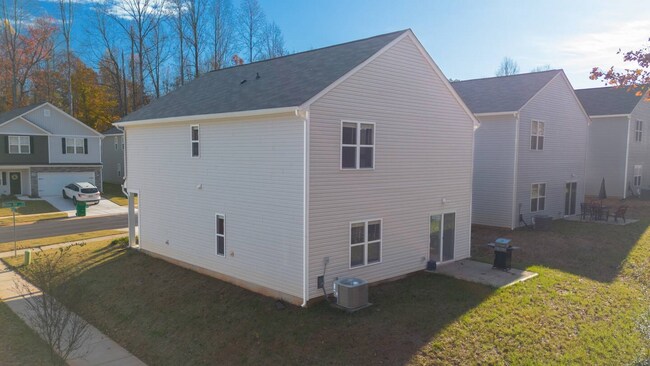 Building Photo - 3241 McGee Hl Dr