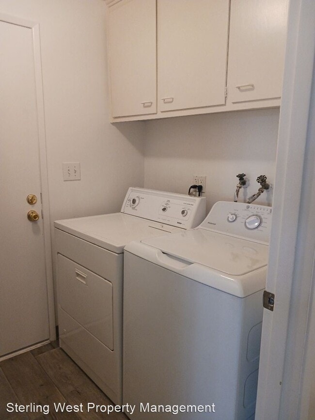 Building Photo - 3 br, 2 bath House - 135 W. Nevada St.