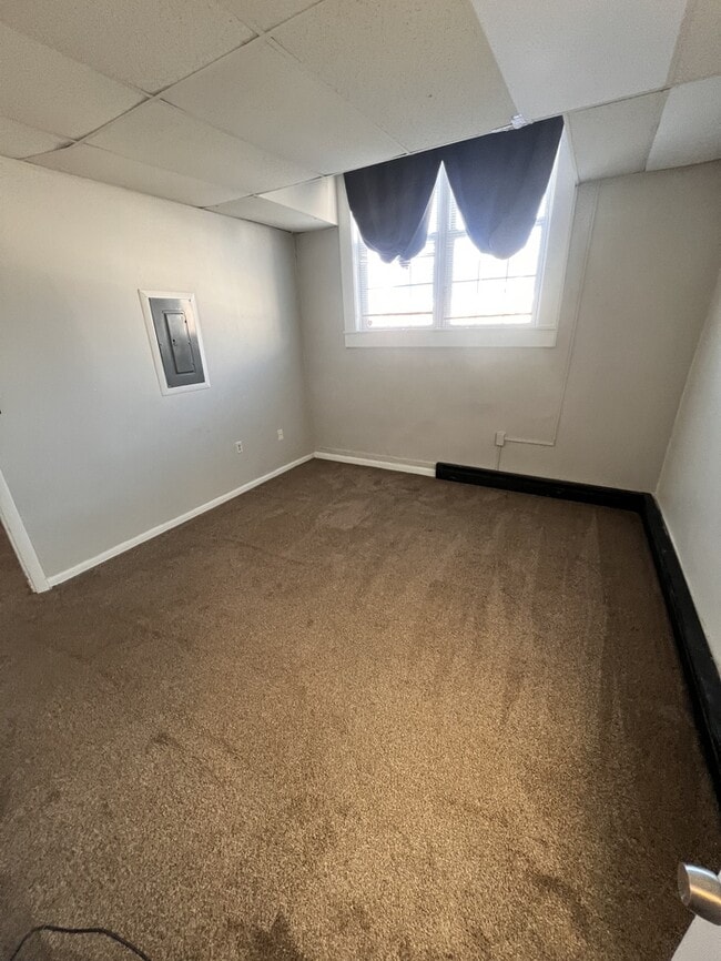 Building Photo - 3 E Elger St