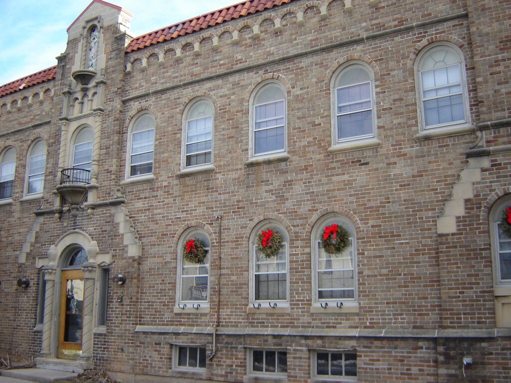 5590 N Diversey Blvd, Whitefish Bay, WI 53217 Apartments in Whitefish