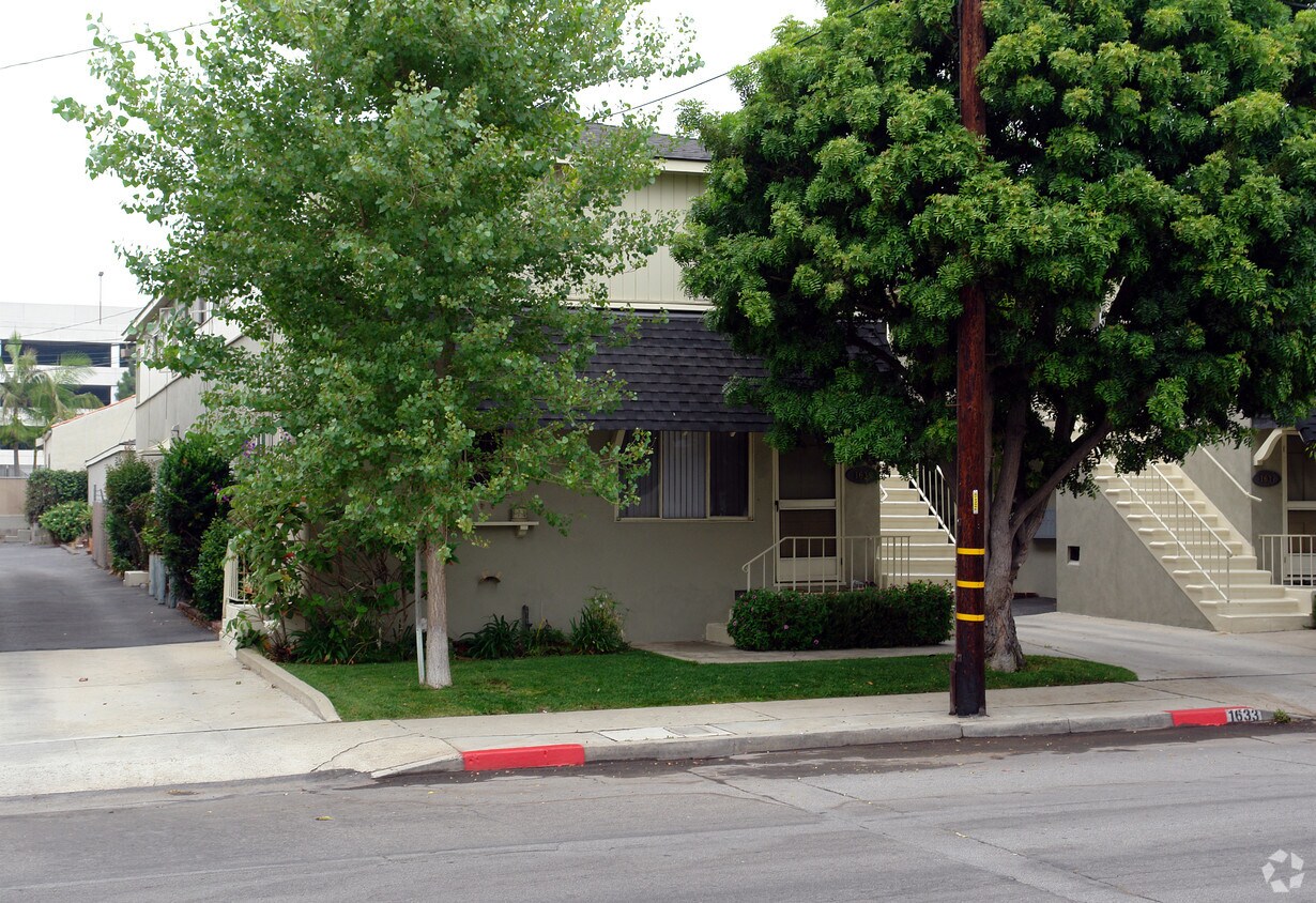 Foto del edificio - 1633 E Maple Ave