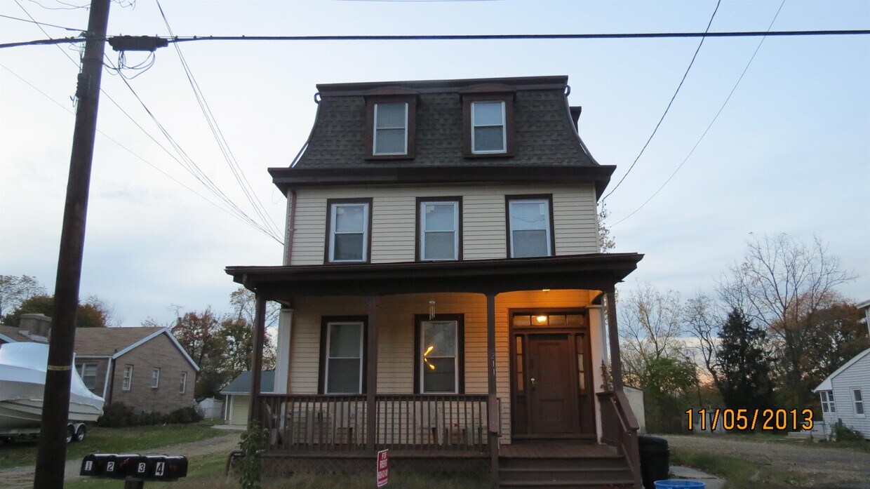 Primary Photo - 211 Front St