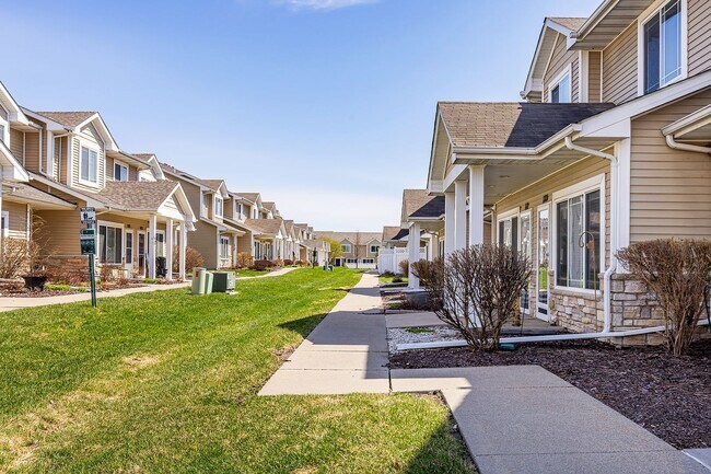 Foto del edificio - CHARMING TOWNHOME!! 2 Bedroom, 3 Bathroom Townhome in Ankeny!