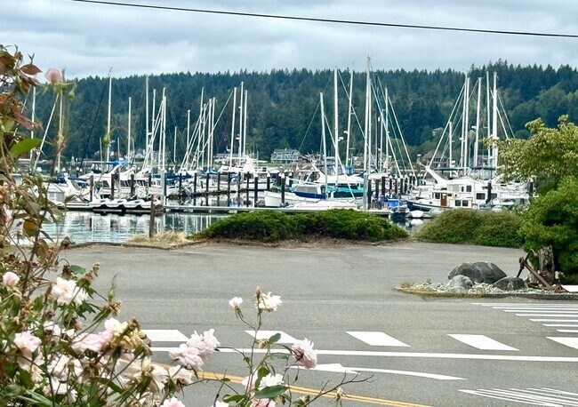 Building Photo - Downtown Poulsbo - 2 bedrooms 2 baths avai...
