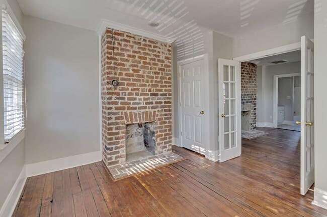 Building Photo - 516 E Jones St