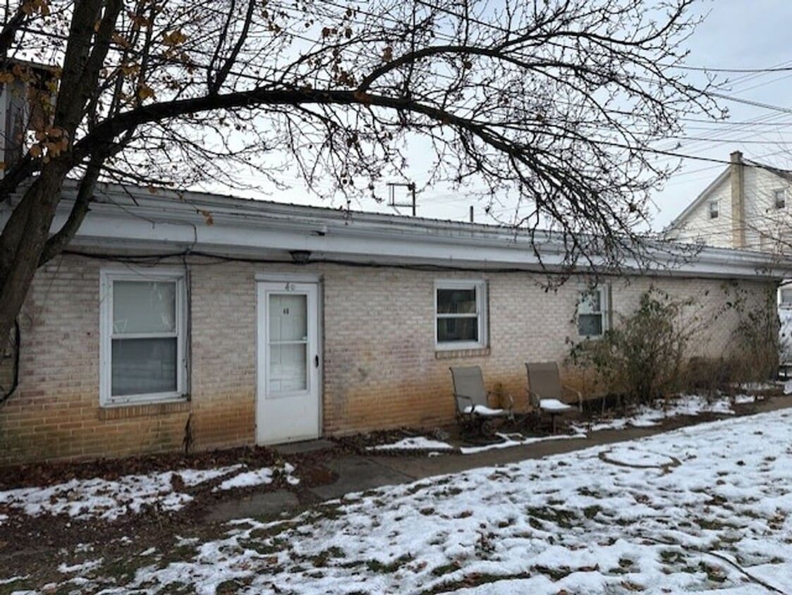 Primary Photo - 401 E Main St