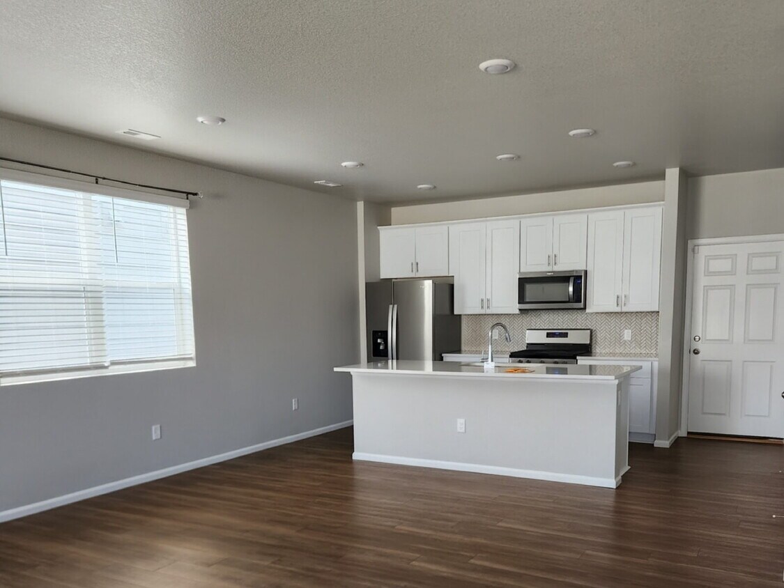 Foto del edificio - Stunning 3-Bed Townhome in Northglenn w/ 2...