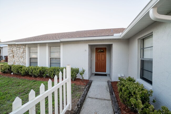 Foto del edificio - 902 Whisler Ct