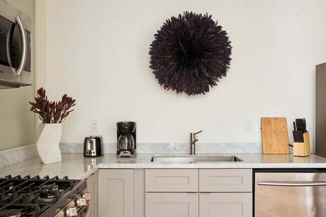 Foto del edificio - 2317 N Rampart St