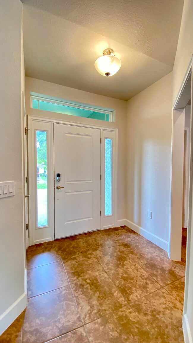 FRONT DOOR ENTRANCE A - 105 Dartmouth Rd