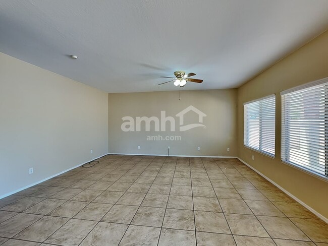 Foto del edificio - 5202 W Sunland Ave