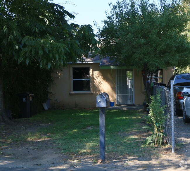 Building Photo - 2517 E Harding Way
