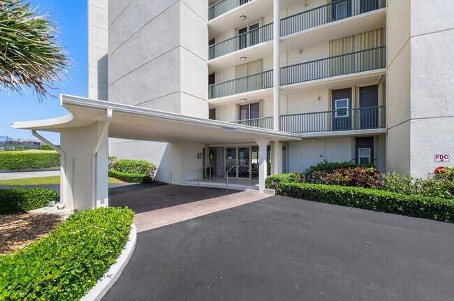 Foto del edificio - 5400 N Ocean Dr