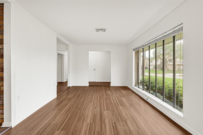 Foto del edificio - 2515 Baycrest Dr