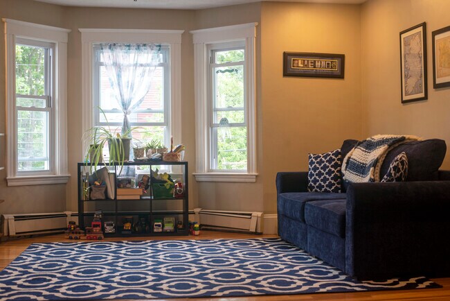Living Room - 7 Oriole St