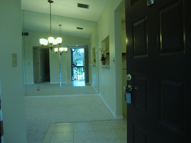 Building Photo - 7626 Tahiti Ln