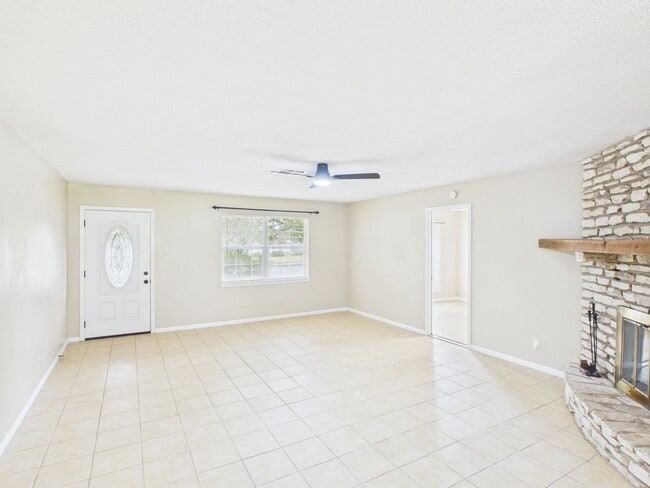 Foto del edificio - 328 Glenmoor Dr