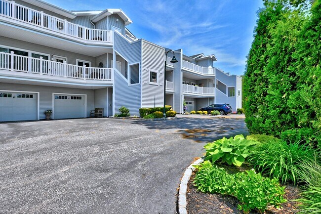 Foto del edificio - 44 Fox Hill Dr