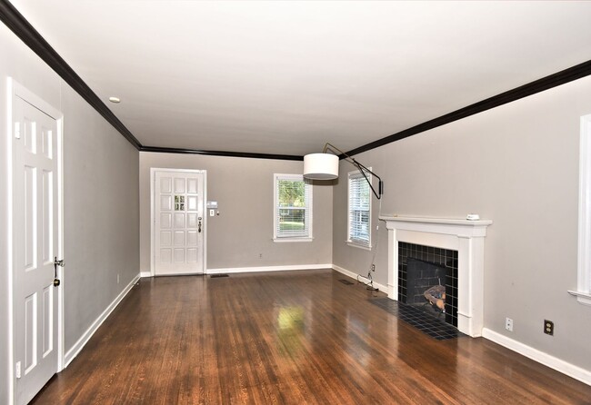 Foto del edificio - Remodeled bungalow in the heart of Mid-town