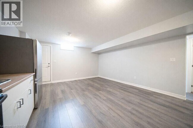 Building Photo - 31 Mair Ave