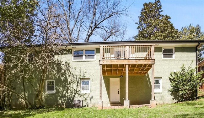 Foto del edificio - 3145 Thrasher Cir