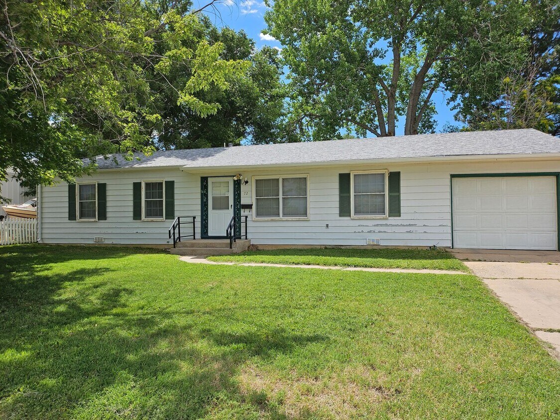 Primary Photo - ALL PROSPECTIVE TENANTS MUST SUBMIT A $58 ...