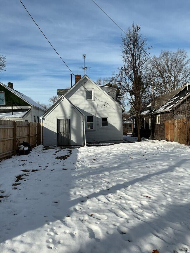 Foto del edificio - 7805 Elton Ave