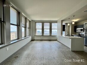 Building Photo - 1121 McGee St