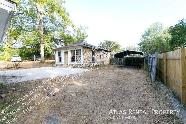 Building Photo - 415 20th St S