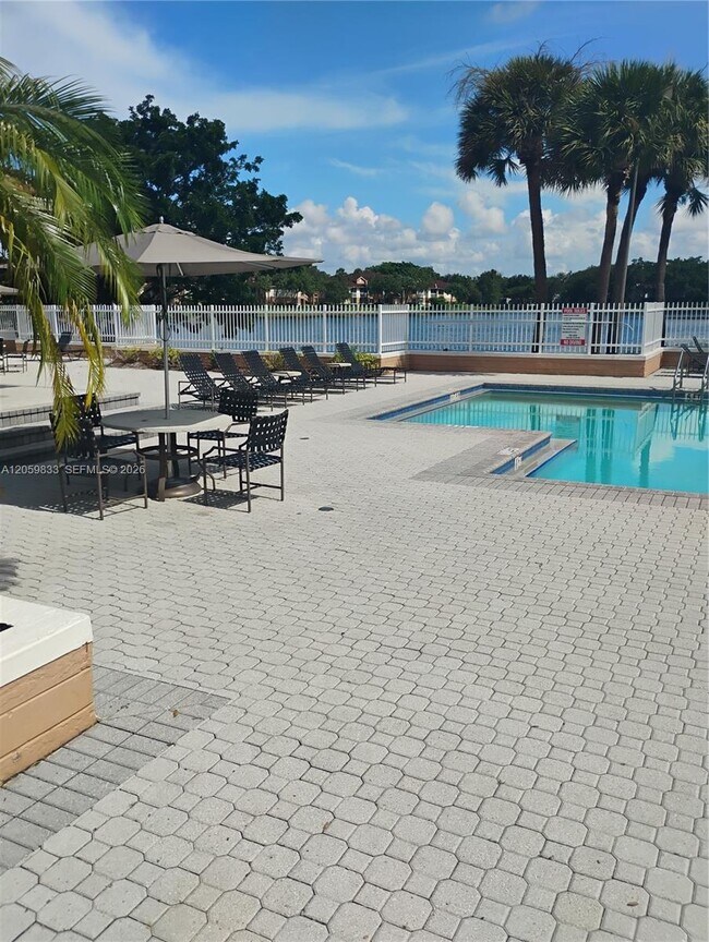 Foto del edificio - 729 NW 92nd Ave