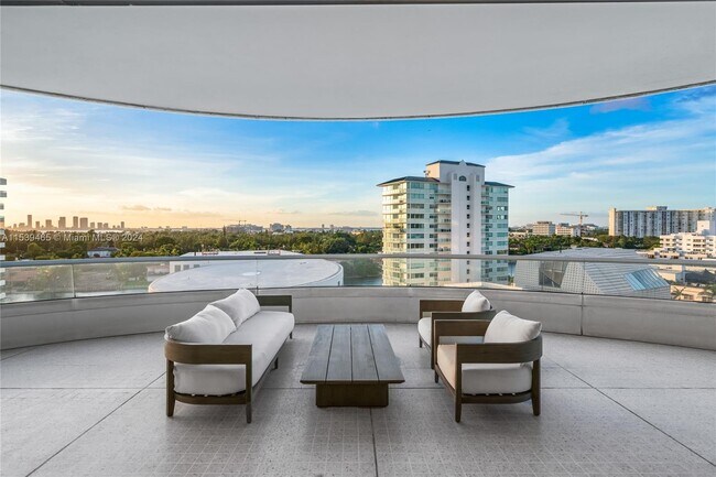 Building Photo - 3315 Collins Ave