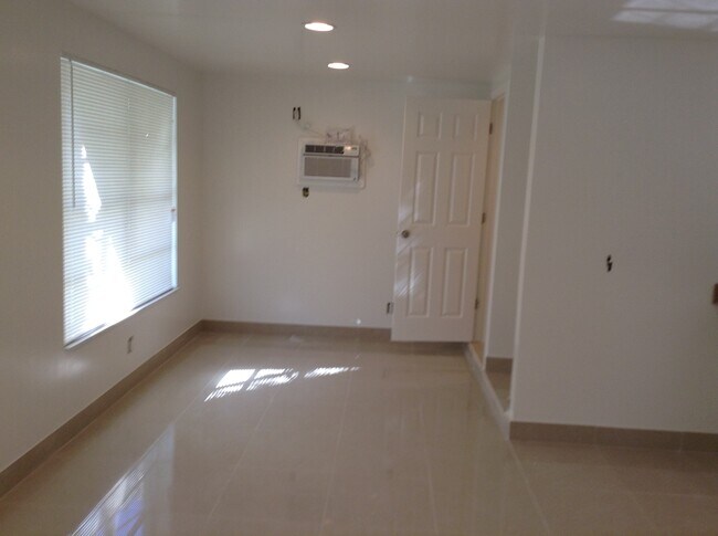 Foto del edificio - 321 Kenilworth Blvd