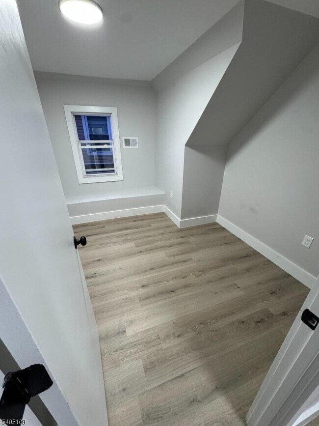 Building Photo - 859 S 16th St