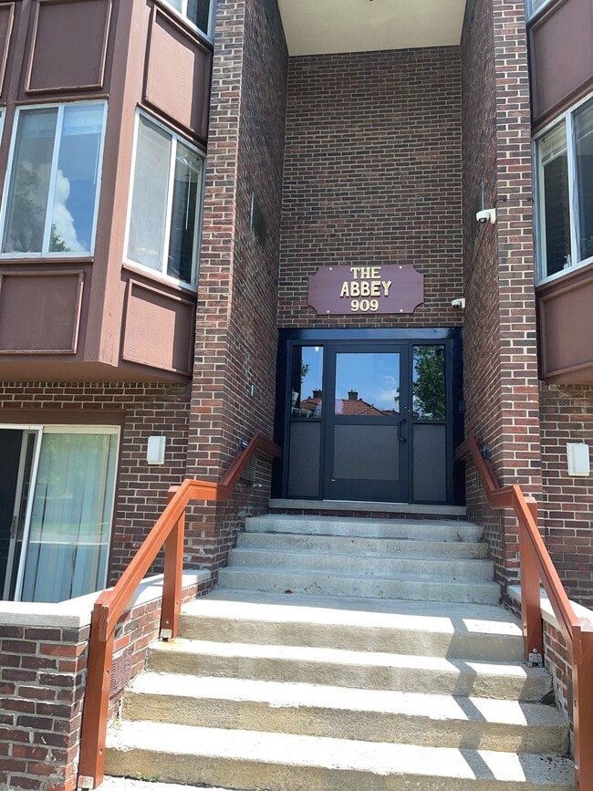 Building Photo - Abbey