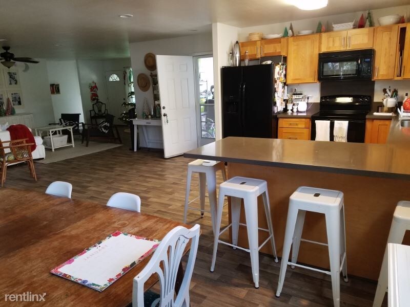 Primary Photo - 4 br, 2 bath Apartment - 401 Keolu Dr