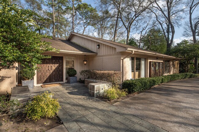 Foto del edificio - 614 Saddlewood Ln