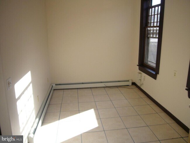 Foto del edificio - 209 W Chestnut St