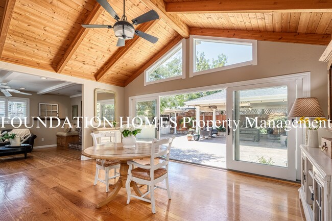 Foto del edificio - Gorgeous Ranch Style 4BD/2.5BA!  Outdoor Kitchen!  Hot Tub!  FOUNDATION