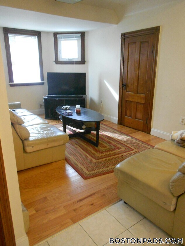 Primary Photo - 65 Fairbanks St